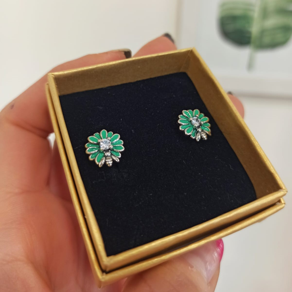 Avispa Flor Verde - Imagen 4